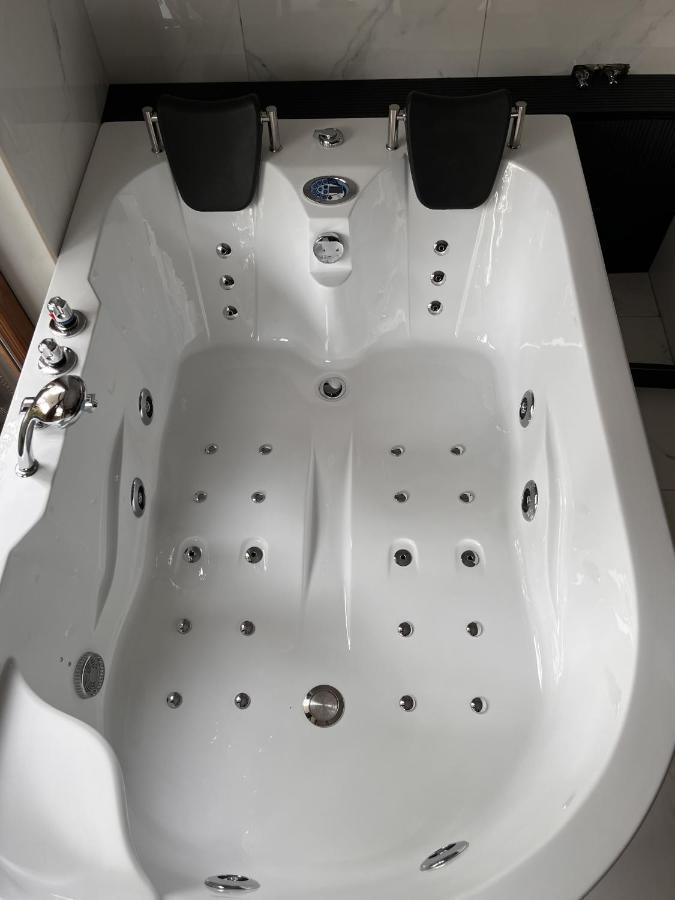 Jacuzzi Rakowicka Top Apartments Kraków Exteriör bild
